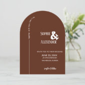 Modern Mocha Brown Arch Wedding Einladung (Stehend Vorderseite)