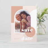 Modern modernes geometrisches Foto in Rosa Save The Date (Stehend Vorderseite)