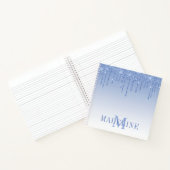 Modern modische Dusty Blue Glitzer Monogram Notizblock (Innenseite)
