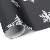 Modern Monochrome Black White Snowflakes Geschenkpapier (Rolleneckpunkt)
