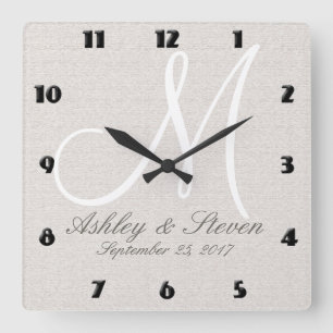 Modern Monogram   Beige Quadratische Wanduhr