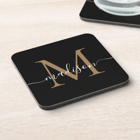 Modern Monogram Black Gold Feminine Script Name Getränkeuntersetzer (Linke Seite)