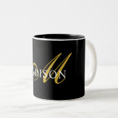 Modern Monogram Gold Schwarz-weißer Script Name Zweifarbige Tasse (VorderseiteRechts)