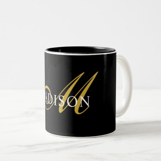 Modern Monogram Gold Schwarz-weißer Script Name Zweifarbige Tasse (VorderseiteRechts)