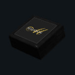 Modern Monogram Gold Script Black Erinnerungskiste<br><div class="desc">Ein elegantes,  feines Goldskript-Initialmonogramm mit extravagantem blühte,  auf einer reichen schwarzen Geschenk- oder Schmuckbox. Machen Sie es einzigartig mit Ihrem Vornamen und Gold Initial.</div>