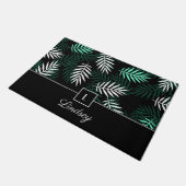 Modern Monogram Green Blätter Pattern Fußmatte (Schrägansicht)