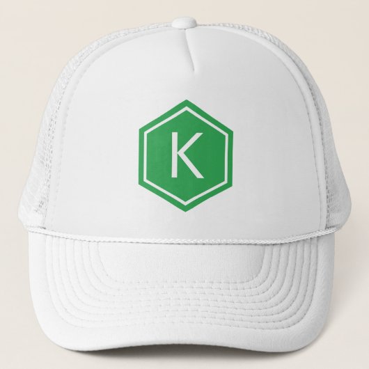 Modern Monogram Green Truckerkappe (Vorderseite)