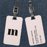 Modern Monogram, Initial Blush Pink Gepäckanhänger<br><div class="desc">Moderne Kleinschreibung Typografie minimalistisches Monogramm Initialdesign,  das in Personalisierung umgewandelt werden kann,  zusammen mit den Details auf der Rückseite. Schwarz auf einem rot-rosa Hintergrund.</div>