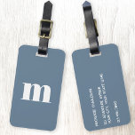 Modern Monogram Initial Dusty Blue Gray Gepäckanhänger<br><div class="desc">Moderne Kleinschreibung Typografie minimalistisches Monogramm Initialdesign,  das in Personalisierung umgewandelt werden kann,  zusammen mit den Details auf der Rückseite. Weiß auf einem staubblauen grauen Hintergrund.</div>
