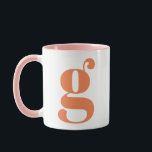 Modern Monogram Initial Letter Orange Pink Tasse<br><div class="desc">Niedliches modernes Monogramm mit dem Buchstaben Ihrer Wahl,  in Rosa und Orange.</div>