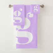 Modern Monogram Initial Letter Pastel Lavender Badhandtuch Set (Insitu)