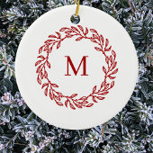 Modern Monogram Initial Red Leaf und Berry Wreath Keramik Ornament