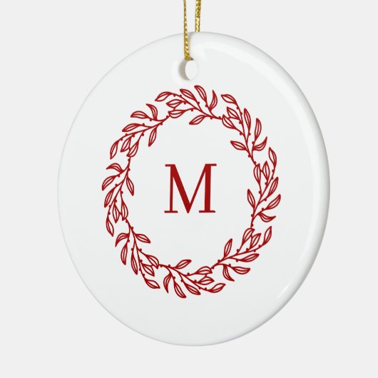Modern Monogram Initial Red Leaf und Berry Wreath Keramik Ornament (Links)