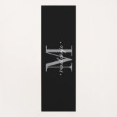 Modern Monogram Minimal Black White Yogamatte (Vorderseite)