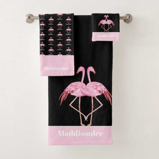 Modern Monogram Name Black Pink Flamingo Bath Towe Badhandtuch Set (Insitu)