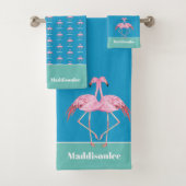 Modern Monogram Name Blue Aquamarin Pink Flamingo Badhandtuch Set (Insitu)
