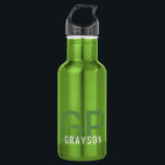 Modern Monogram Name Personalisiert Small Green Edelstahlflasche<br><div class="desc">Kleine grüne Metal Water Flasche mit einem einfachen und dezenten,  personalisierten,  individuellen männlichen Typ oder geschlechtsneutralen Namen und Monogramm mit 2 Anfangsbuchstaben,  die Sie an jeden Schriftart oder jede Farbe bearbeiten können,  um eine elegante Metallflasche zu entwerfen,  die gut für das Büro,  die Schule oder Sport aussieht.</div>