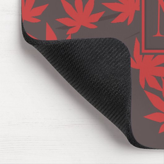 Modern Monogram Red Maple Leaf Grey Mousepad (Ecke)
