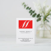 Modern Monogram Red White Simple Business Card Visitenkarte (Stehend Vorderseite)