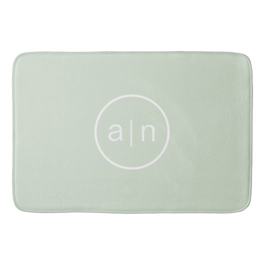 Modern Monogram Sage Green Badematte (Vorderseite)