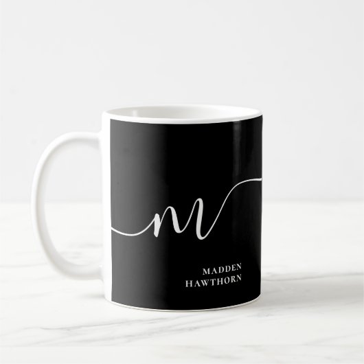 Modern Monogram Script Calligraphy Schwarz-weiß Kaffeetasse (Links)