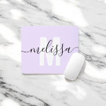 Modern Monogram Script Light Lila Mousepad<br><div class="desc">Modernes Monogramm mit handgeschriebenem Namen.</div>