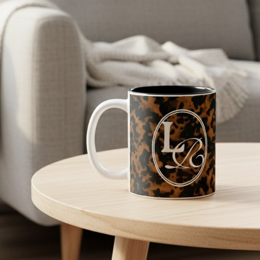 Modern Monogram Tortoise Shell Print Zweifarbige Tasse