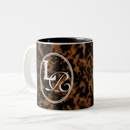 Modern Monogram Tortoise Shell Print Zweifarbige Tasse (Vorderseite Links)
