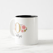 Modern Monogramm Name Rosa Floral Zweifarbige Tasse (Vorderseite Links)