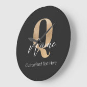 Modern Monogrammed Initial Q & Name Personalized Große Wanduhr (Winkel)