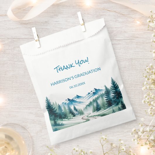 Modern Mountain Graduation Party Geschenktütchen (Ausgeschnitten)