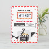 Modern Movie Night Geburtstagsparty Einladung (Stehend Vorderseite)