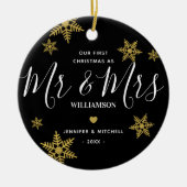 Modern Mr. & Mrs. Gold Snowflake Unser 1. Weihnach Keramik Ornament (Vorne)