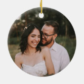 Modern Mr. & Mrs. Gold Snowflake Unser 1. Weihnach Keramik Ornament (Hinten)