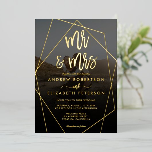 Modern Mr. Mrs. script terrarium Foto Hochzeit Gol Folieneinladung (Stehend vorne)