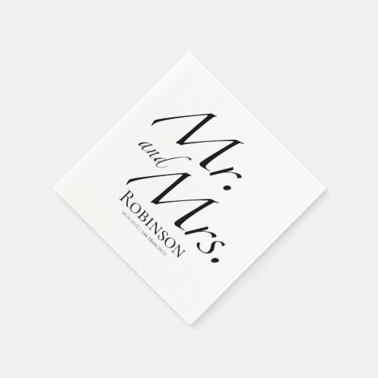 Modern Mr. und Mrs. Script | Schwarz-Weiß-Hochzeit Serviette (Ecke)