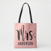 Modern Mrs. Pink Black Script Wedding Monogram Tasche (Vorderseite)