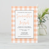 Modern Name Peach Gingham Country Wedding Einladung (Stehend Vorderseite)