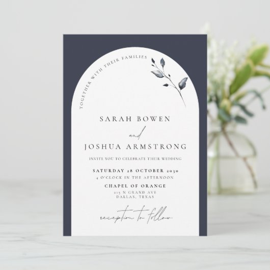 Modern Navy Blue Arch Botanical Script Wedding Inv Einladung (Stehend Vorderseite)