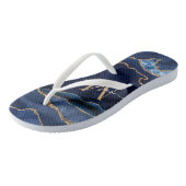 Modern Navy Blue Gold Agate Geode Girl Monogram Badesandalen (Schrägansicht)