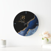 Modern Navy Blue Gold Agate Geode Monogram Große Wanduhr (Zuhause)