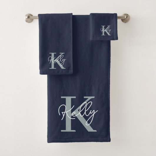 Modern Navy Blue Monogram Script Badhandtuch Set (Insitu)