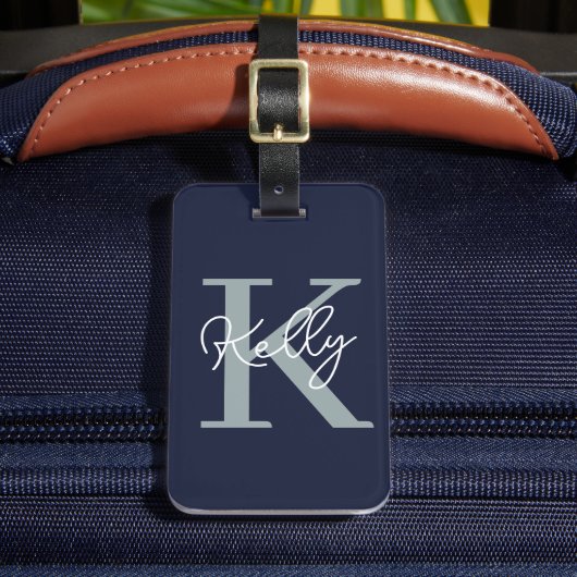Modern Navy Blue Monogram Script Gepäckanhänger (Vorderseite Insitu 2)
