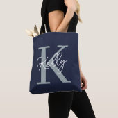 Modern Navy Blue Monogram Script Tasche (Von Nahem)