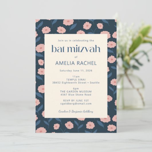 Modern Navy Blue Pink Boho Floral Bat Mitzvah UAWG Einladung (Stehend Vorderseite)