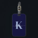 Modern Navy Blue Script Monogram Gepäckanhänger<br><div class="desc">Dieses einfache, elegante marineblaue Gepäckanhänger mit Ihrem Vornamen in einem trendigen Script-Schriftart in Weiß tippte Ihren ersten Start in einem modernen, hellblauen Schriftart auf der einen Seite und eine Folie in der Karte für Ihren Namen, Ihre Adresse und Telefonnummer auf der anderen Seite würde fantastisch auf Ihren Koffern aussehen. Es...</div>
