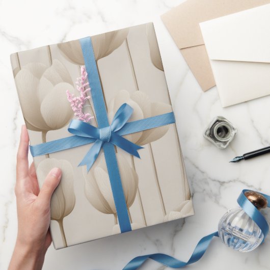 Modern Neutral Tulip Ivory Floral Pattern Geschenkpapier (Schenken)