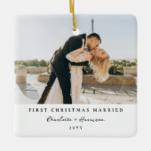 Modern Newly Weds 1st Christmas Photo Christmas Keramikornament (Vorderseite)