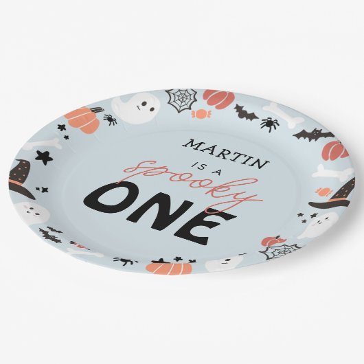 Modern Niedlich Spooky Ein Halloween Junge 1. Gebu Pappteller (Schrägansicht)