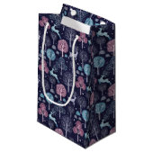 Modern Night Forest Deer Kleine Geschenktüte (Vorderseite Schrägansicht)